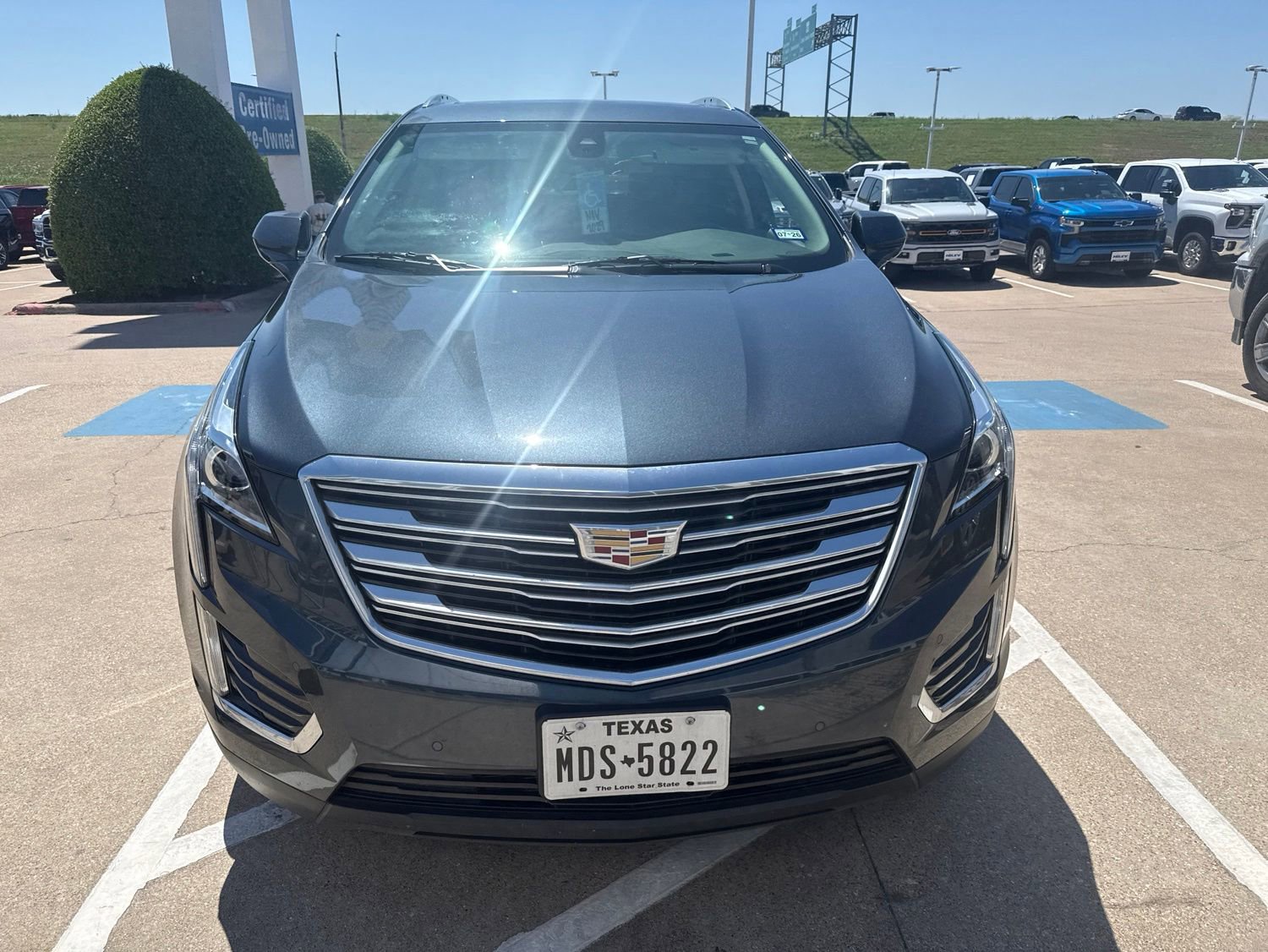 Used 2019 Cadillac XT5 Luxury FWD image 2