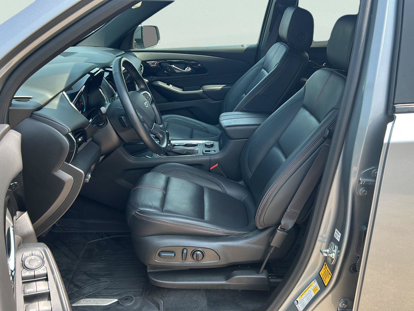 Used 2023 Chevrolet Traverse RS w/ LPO, Floor Liner Package AWD/4WD image 7