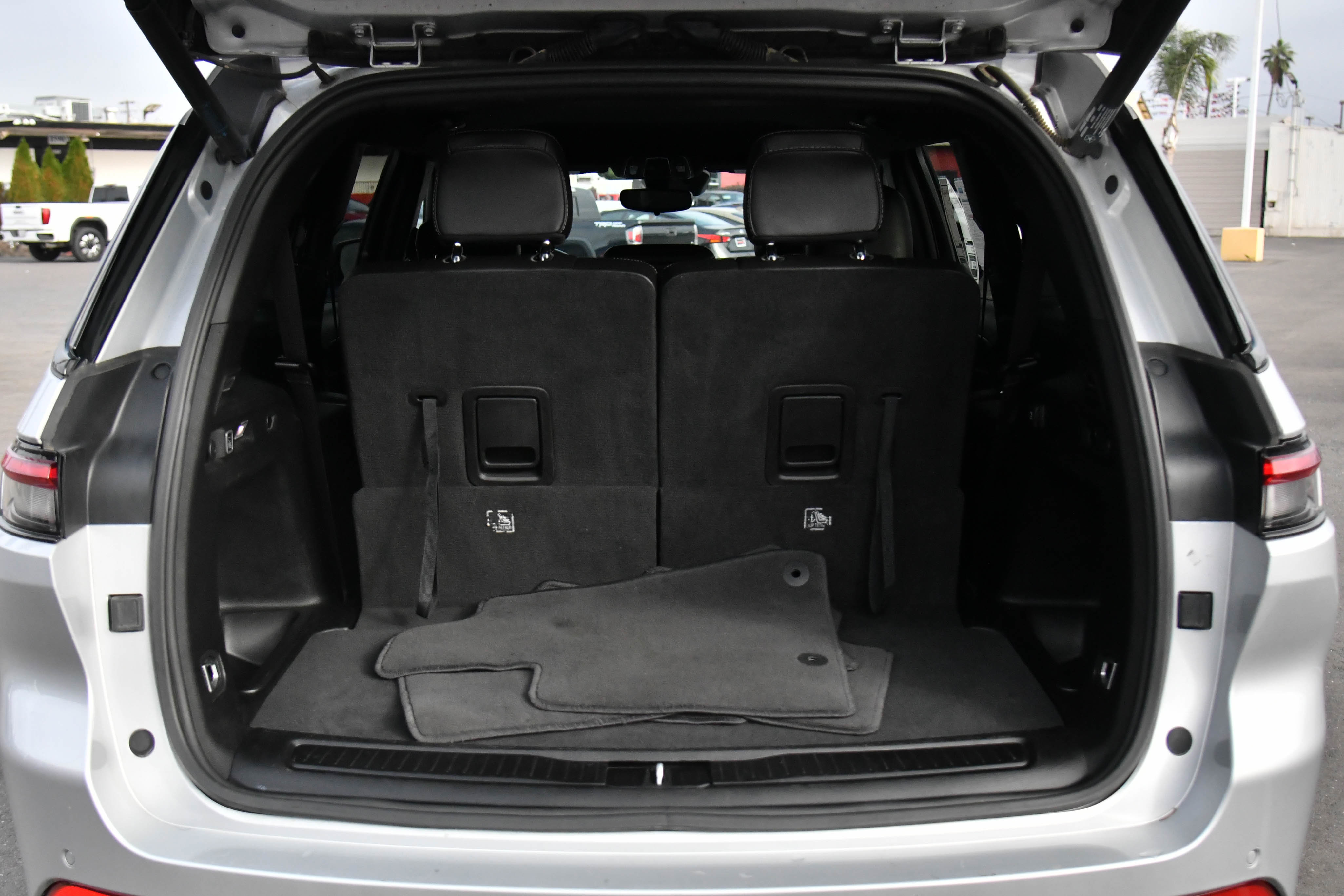 Used 2024 Jeep Grand Cherokee L Laredo image 45