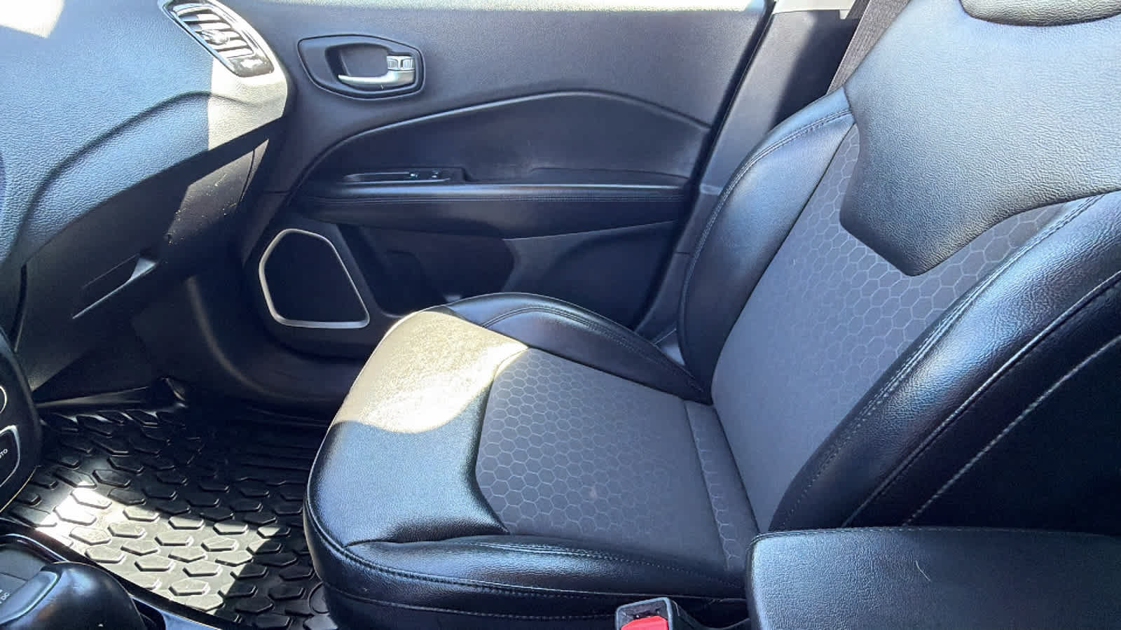 Used 2020 Jeep Compass Latitude FWD image 12