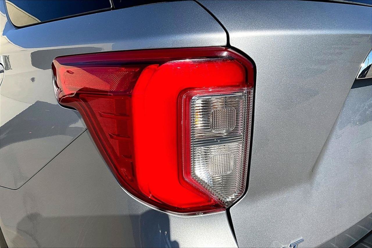 Used 2021 Ford Explorer XLT AWD/4WD image 25