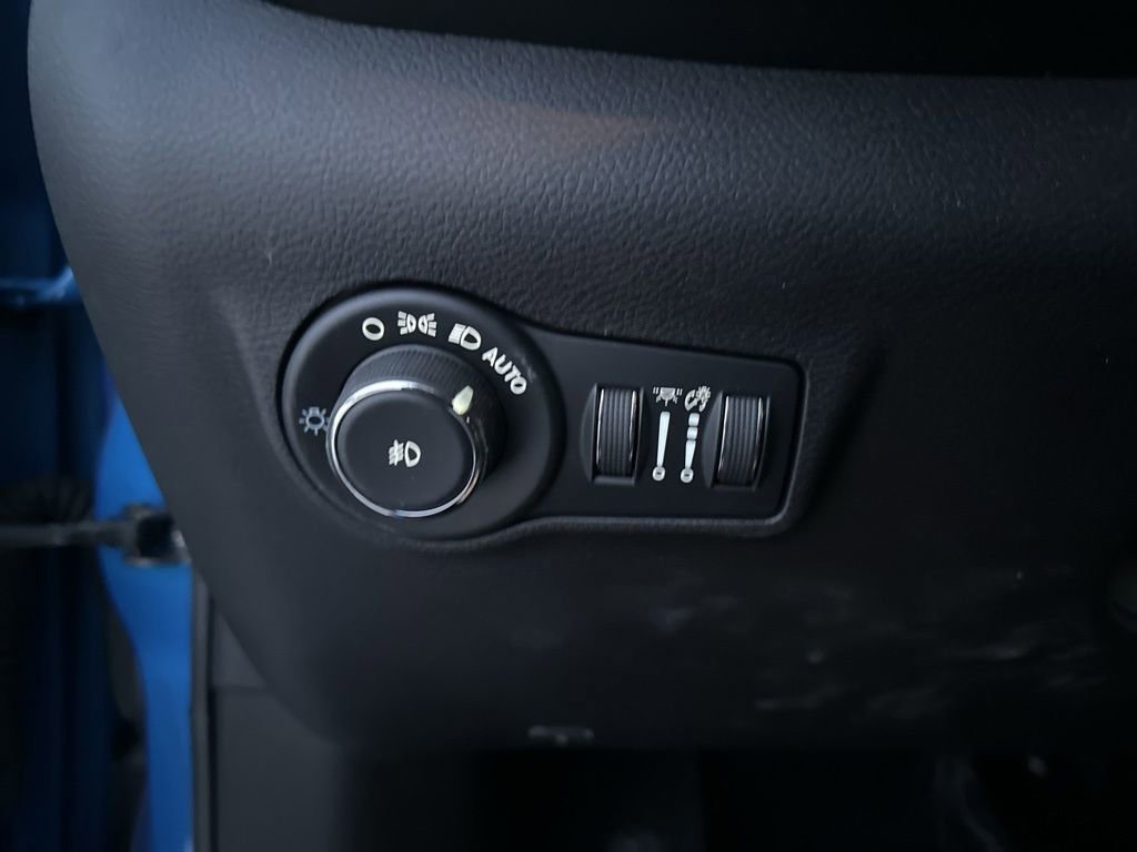 Used 2022 Jeep Compass Latitude w/ Sun and Sound Group image 18