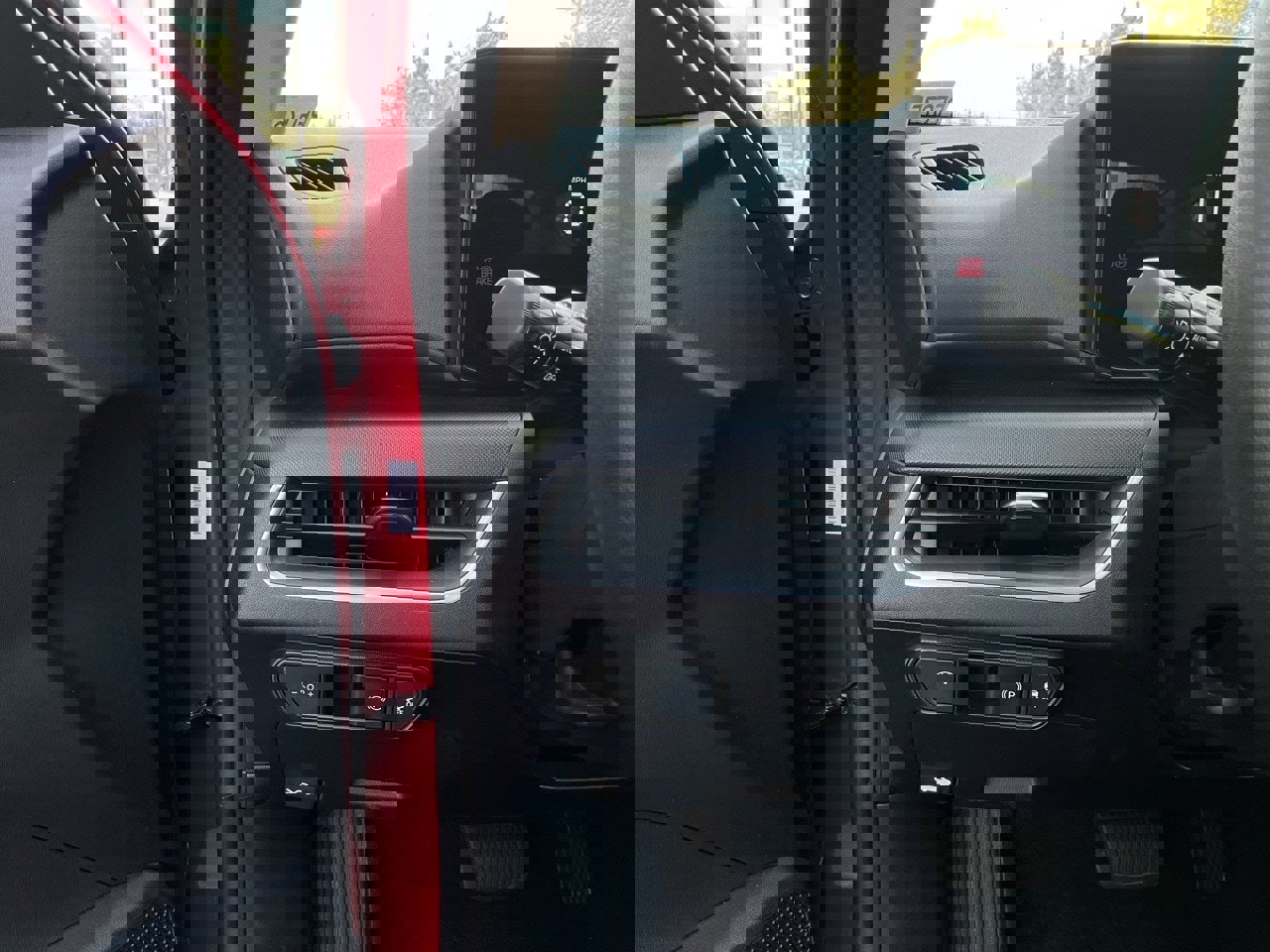 Used 2025 Kia K4 LXS image 24