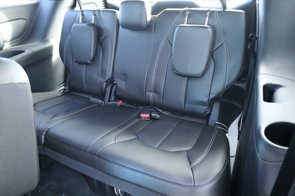 New 2026 Chrysler Pacifica Select FWD image 17