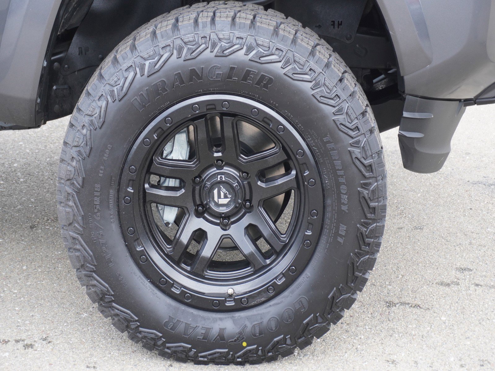 Used 2023 Toyota Tacoma SR5 AWD/4WD image 5