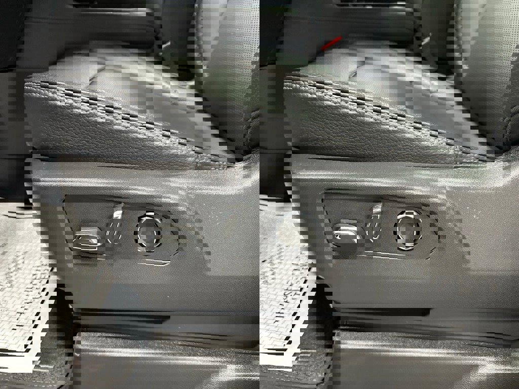 Used 2025 GMC Yukon XL Denali w/ Sun & Power Step Package image 13