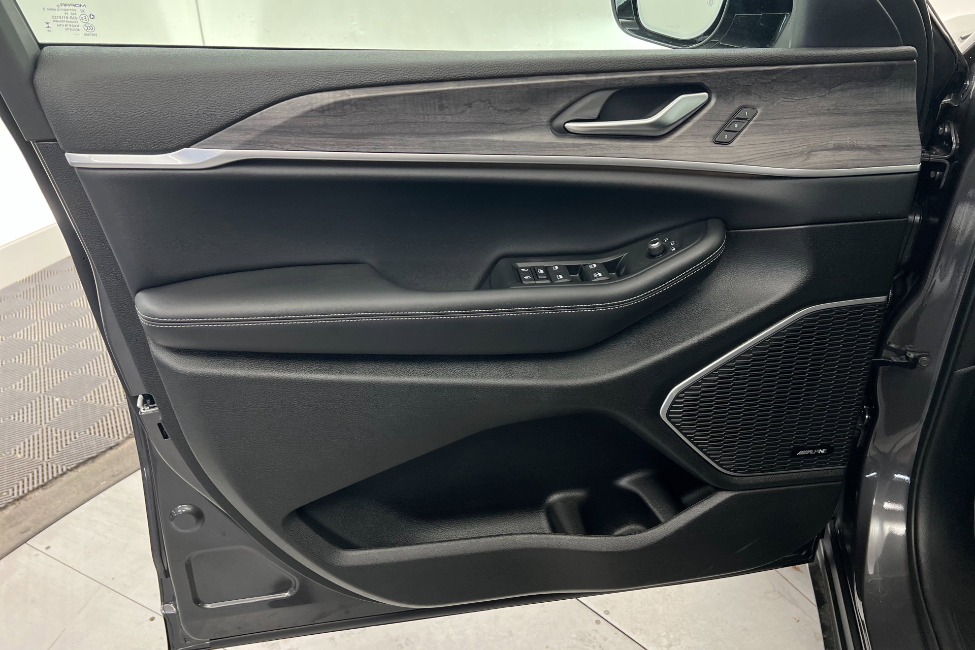 New 2024 Jeep Grand Cherokee Limited 4xe w/ Luxury Tech Group II image 14