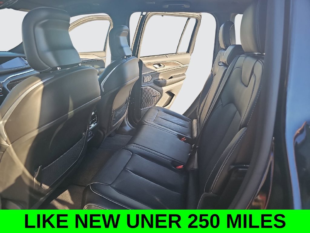 Used 2023 Jeep Grand Cherokee Overland w/ Luxury Tech Group IV AWD/4WD image 14