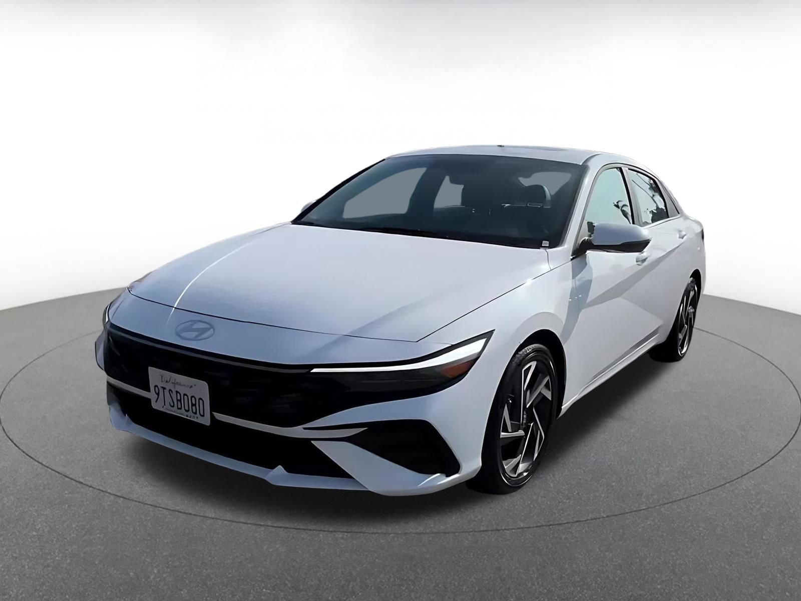 Used 2025 Hyundai Elantra Limited image 7