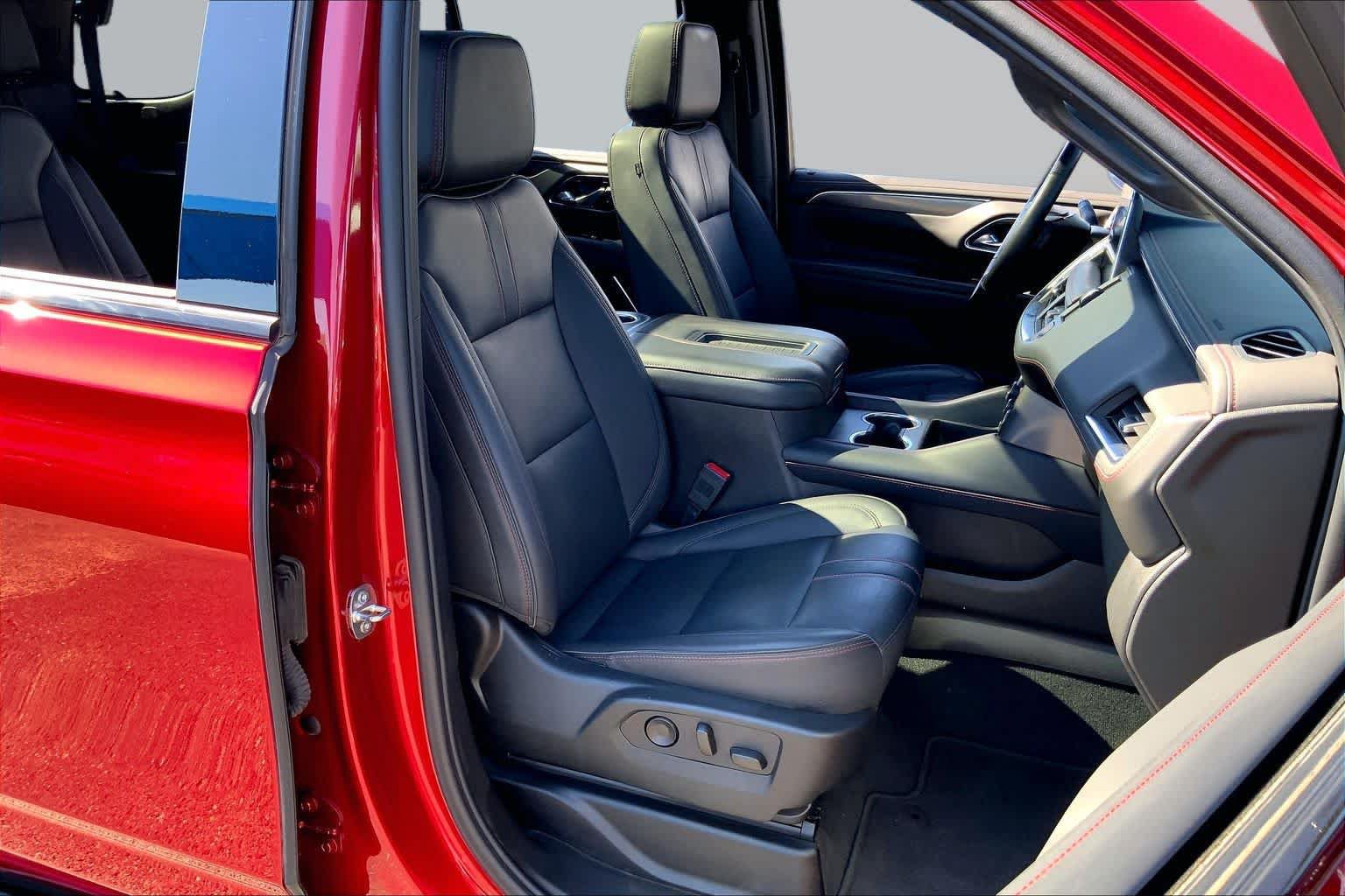 Used 2024 Chevrolet Tahoe RST w/ Luxury Package AWD/4WD image 9