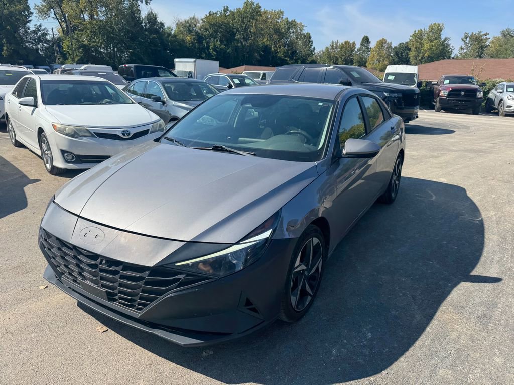 Used 2023 Hyundai Elantra SEL w/ Convenience Package image 2