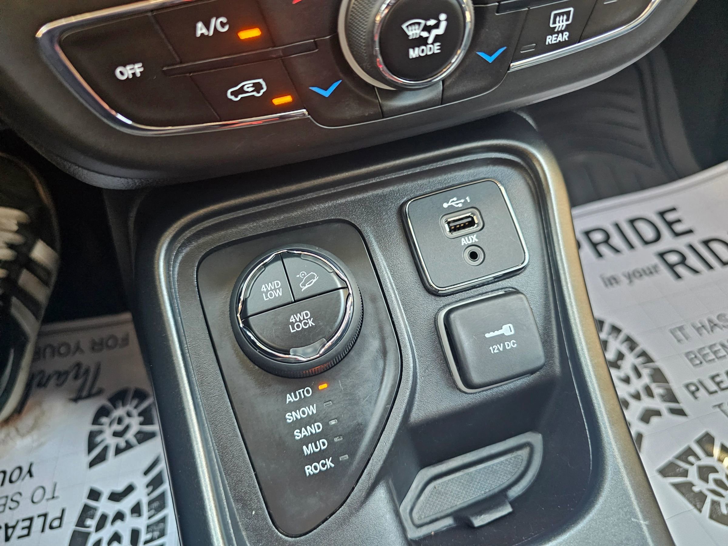 Used 2020 Jeep Compass Trailhawk AWD/4WD image 27
