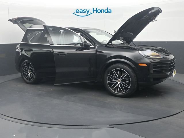 Used 2025 Porsche Cayenne image 35