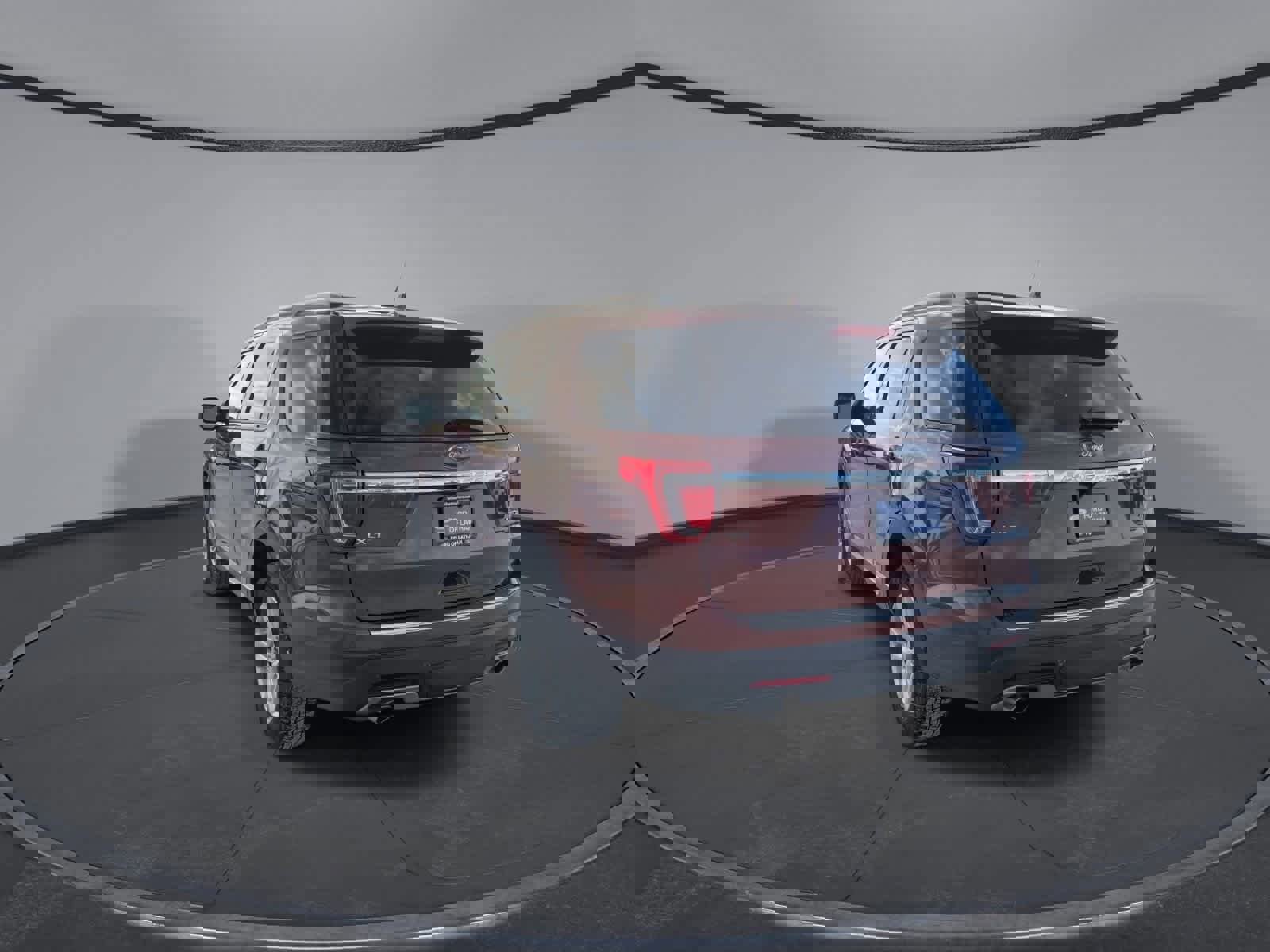 Used 2018 Ford Explorer XLT w/ Equipment Group 202A image 6