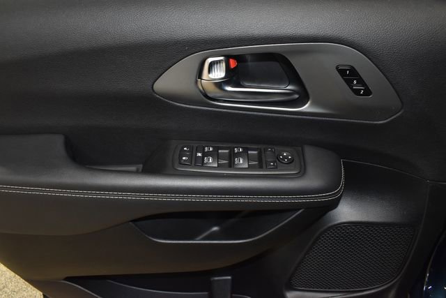 Certified 2025 Chrysler Pacifica Select image 29