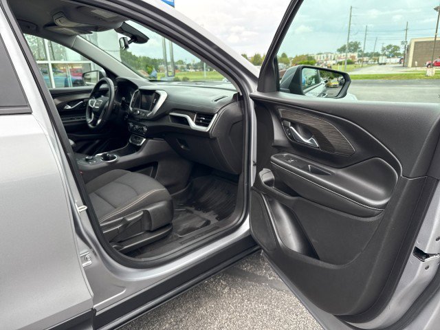 Used 2024 GMC Terrain SLE w/ Driver Convenience Package image 28