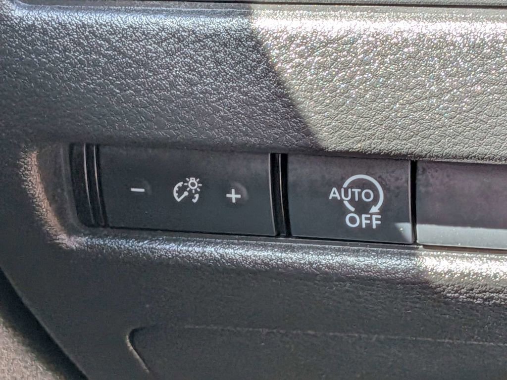 Used 2024 Nissan Rogue S FWD image 24