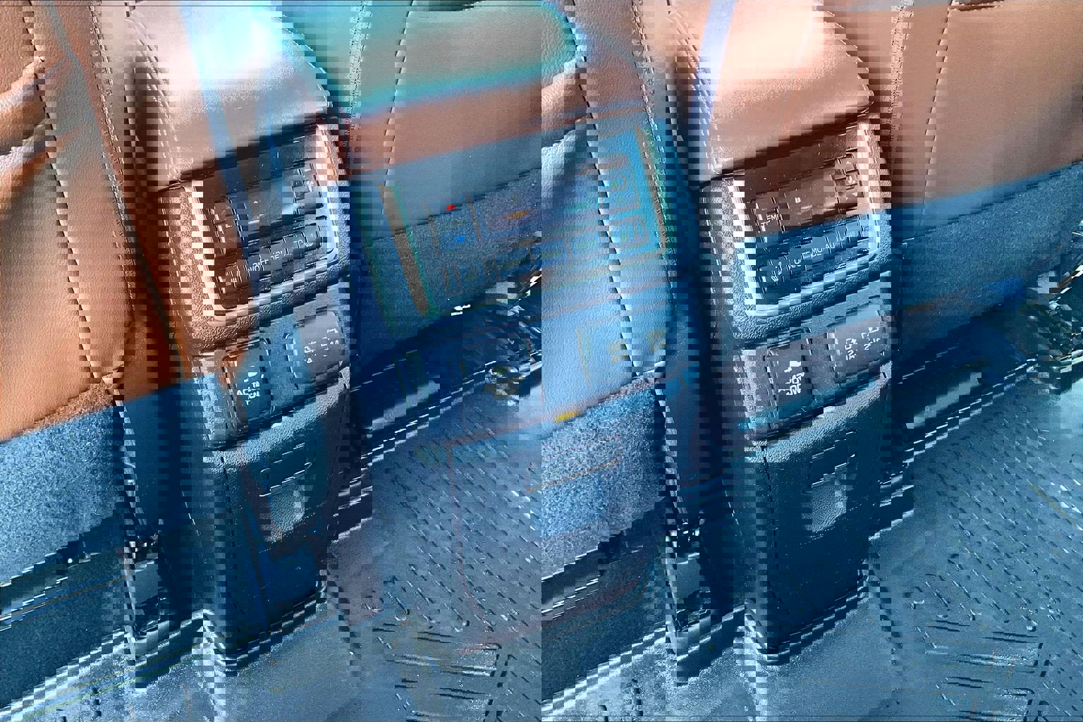 Used 2019 Subaru Ascent Touring image 32