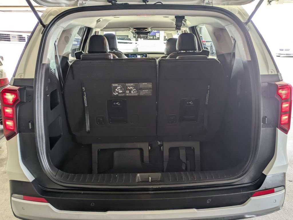 Used 2025 Kia Carnival LXS image 26