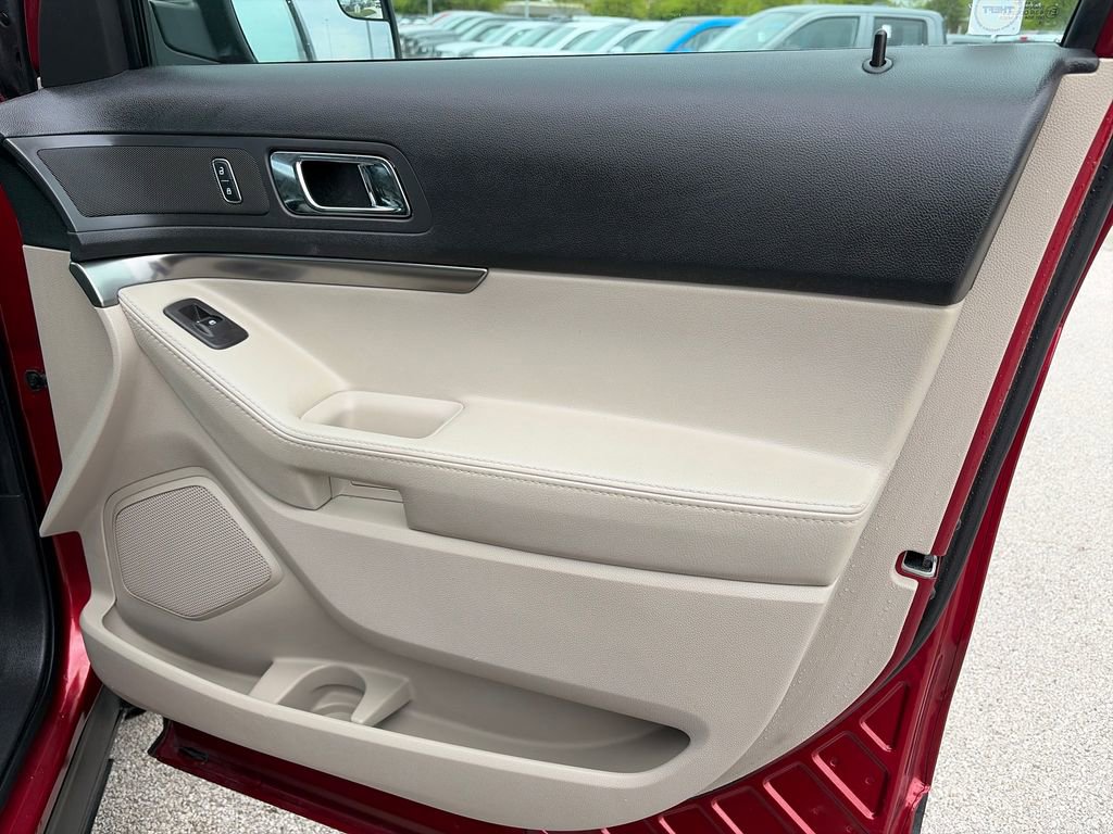 Used 2015 Ford Explorer FWD image 9