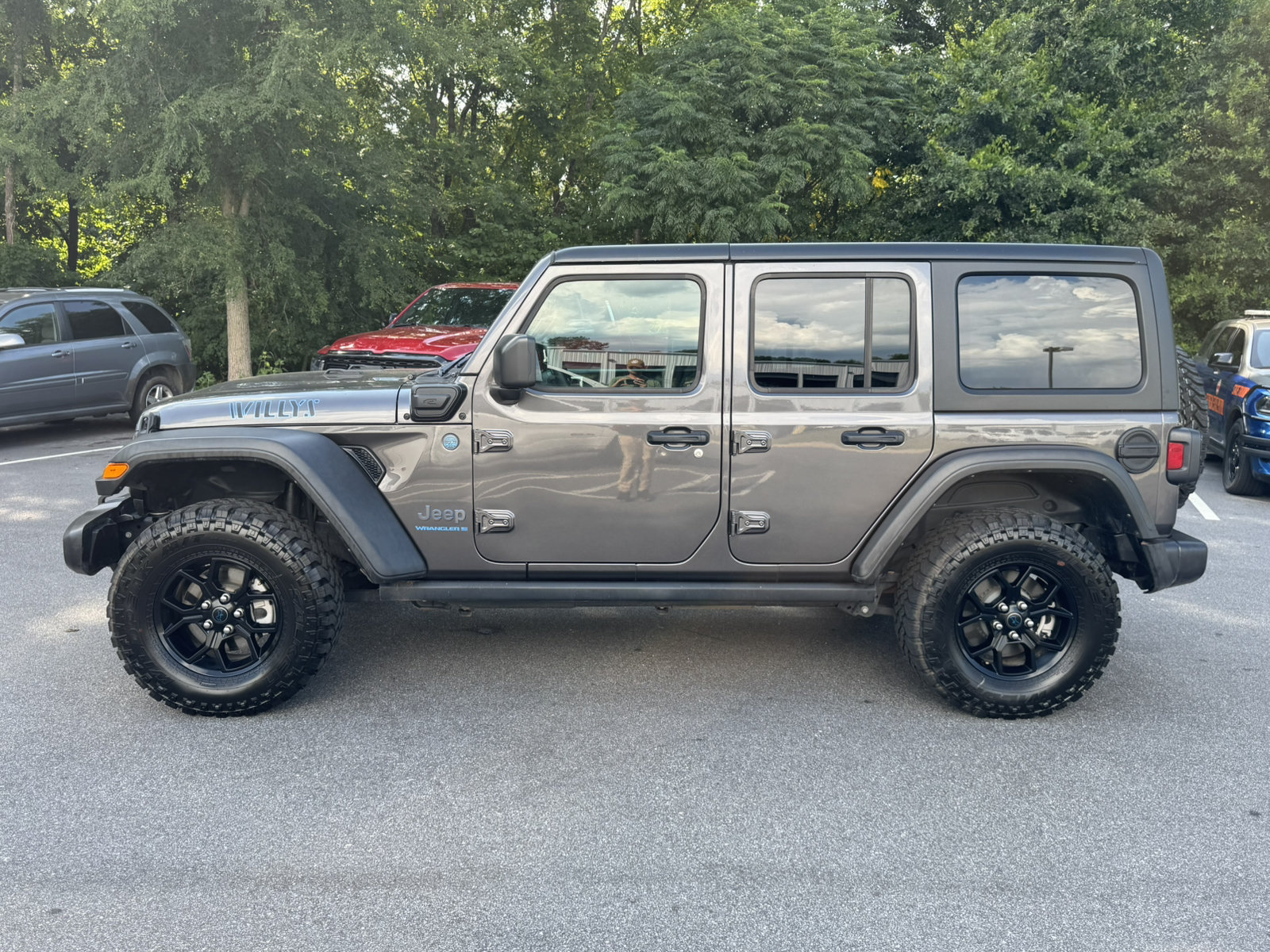 Used 2025 Jeep Wrangler Willys AWD/4WD image 8