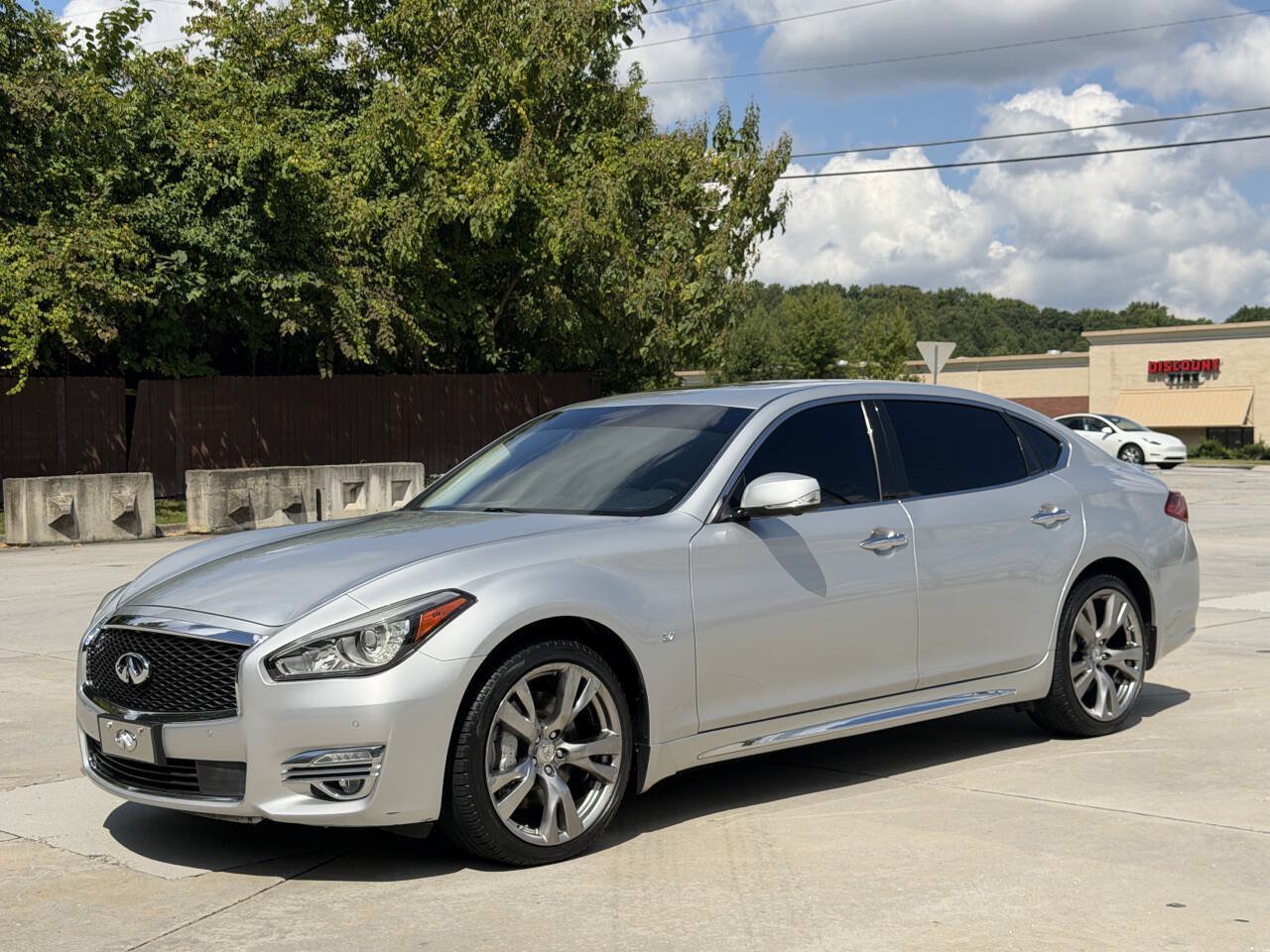 Used 2018 INFINITI Q70 L 3.7 w/ Sensory Package RWD image 1