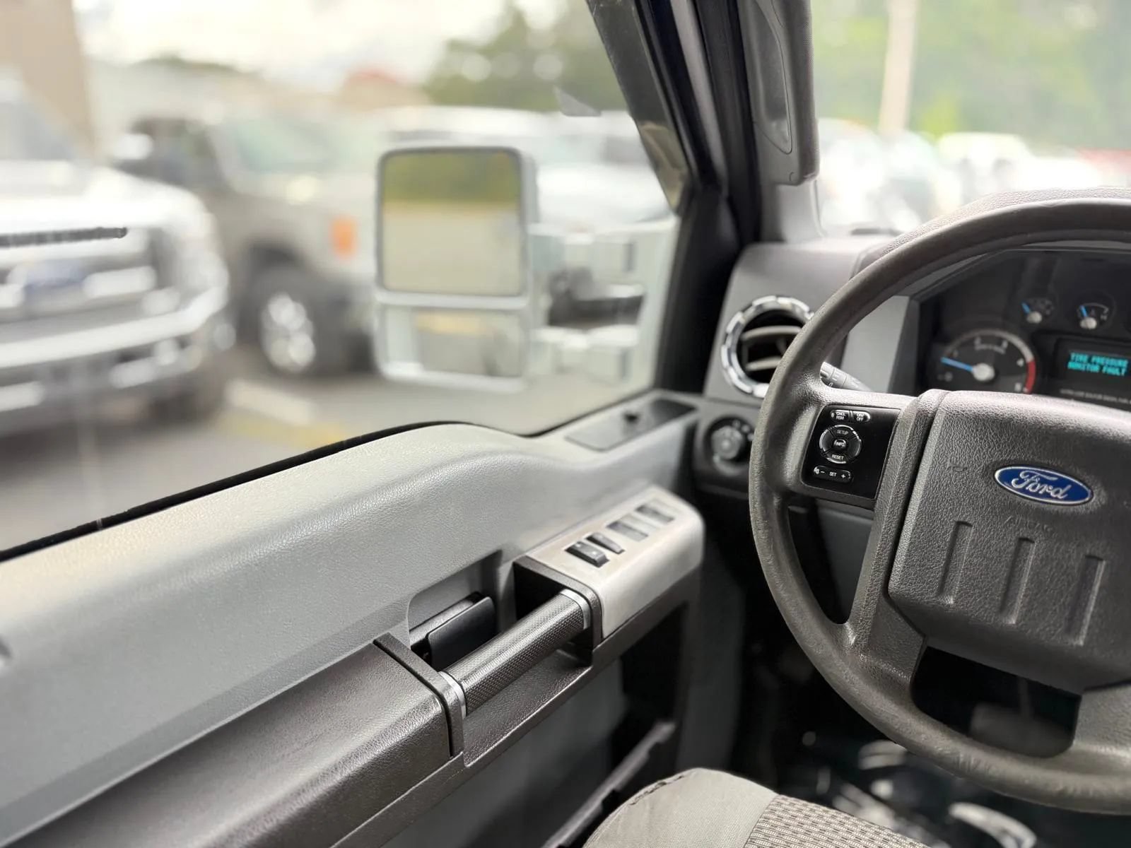 Used 2013 Ford F250 XLT w/ FX4 4X4 Off-Road Pkg image 16