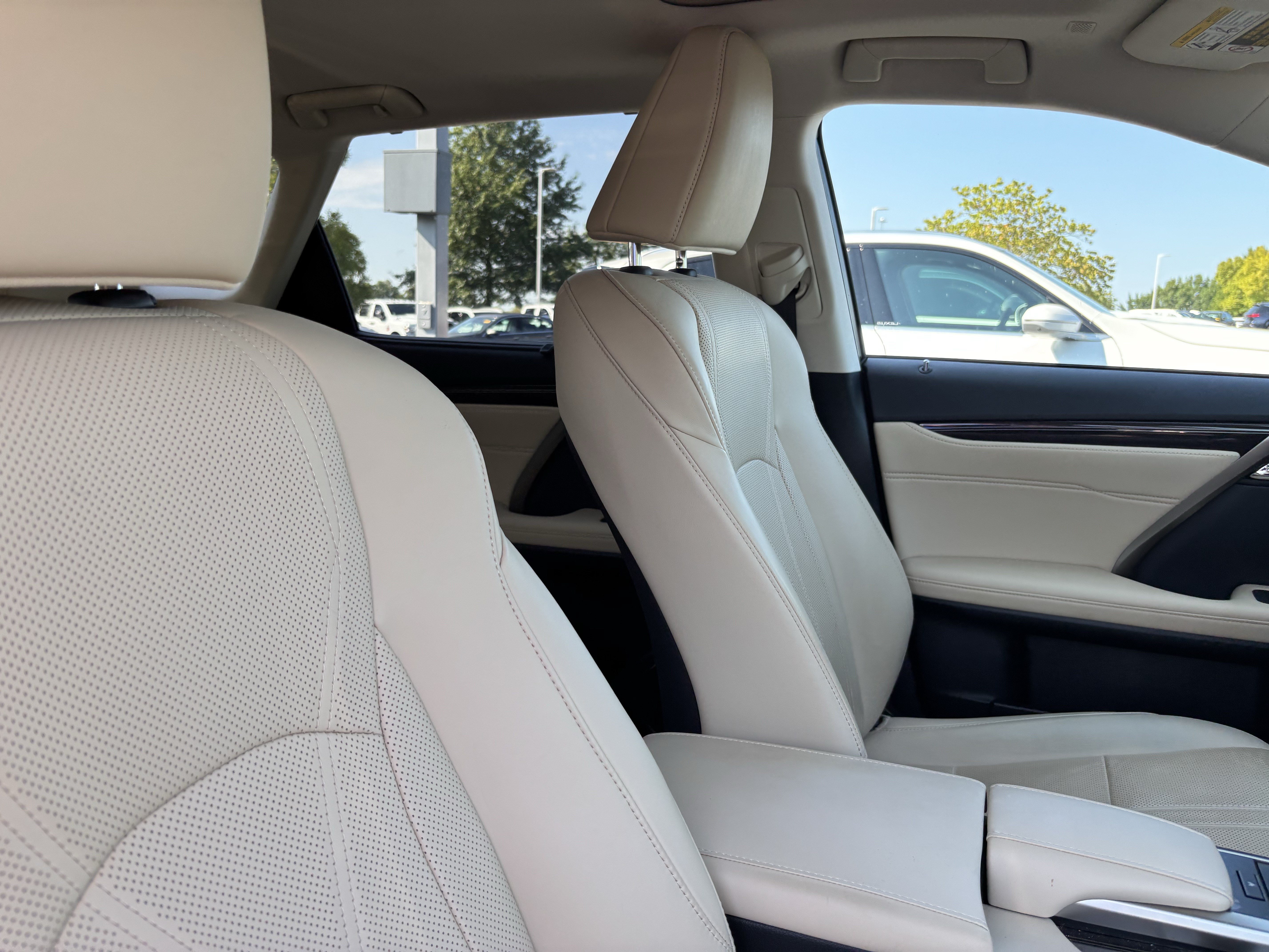 Used 2022 Lexus RX 350L Luxury w/ Accessory Package (Z1) FWD image 35