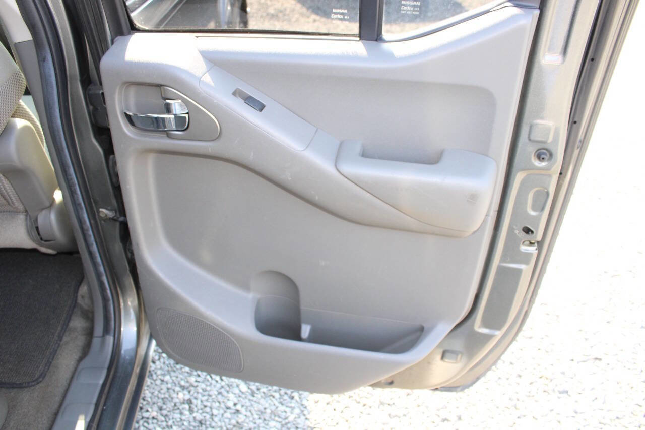 Used 2005 Nissan Frontier SE w/ (P01) Power Pkg AWD/4WD image 23