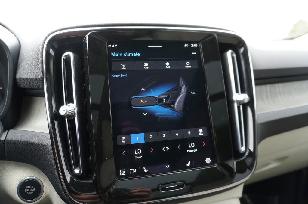 Used 2023 Volvo XC40 B5 Plus image 18