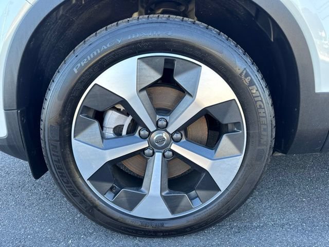 Certified 2025 Volvo XC40 B5 Plus AWD/4WD image 9