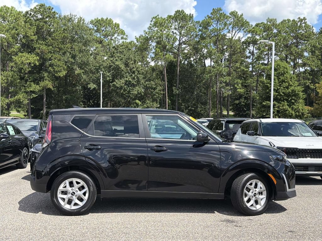 Used 2025 Kia Soul LX w/ LX Technology Package FWD image 29