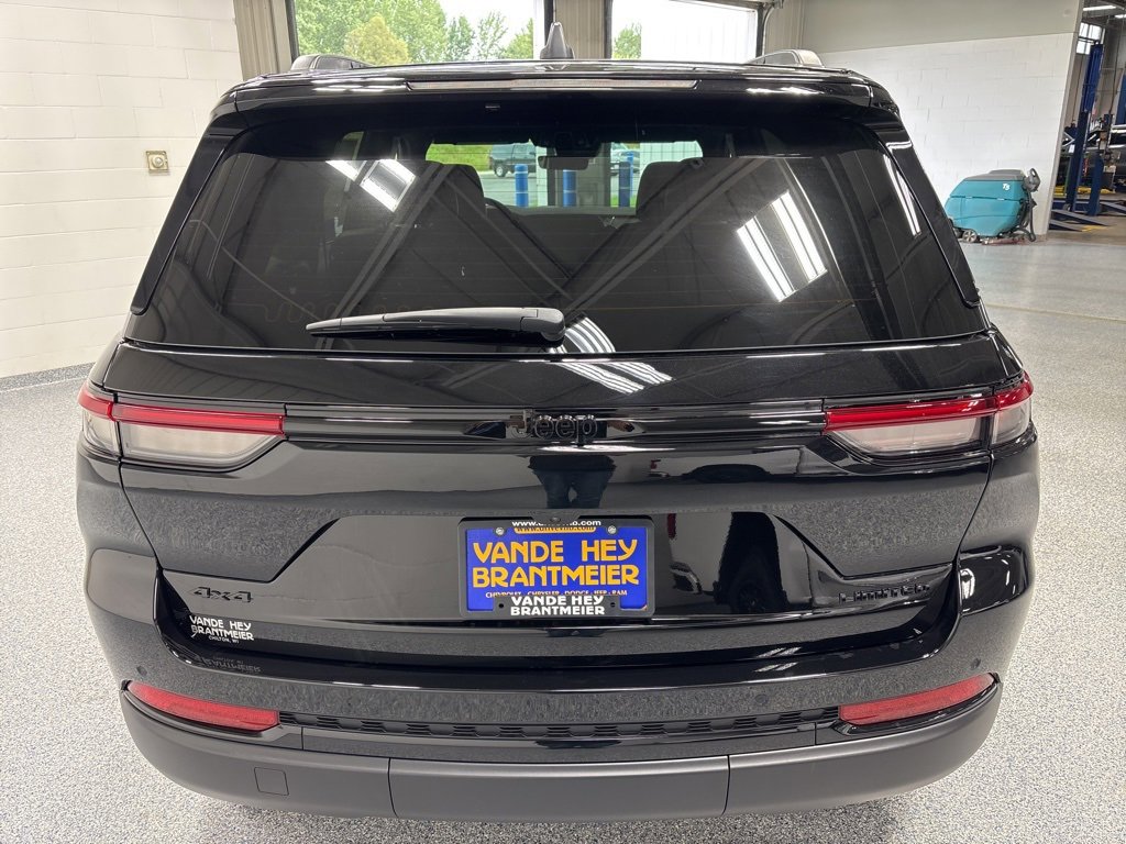 New 2025 Jeep Grand Cherokee Limited w/ Black Appearance Package image 6