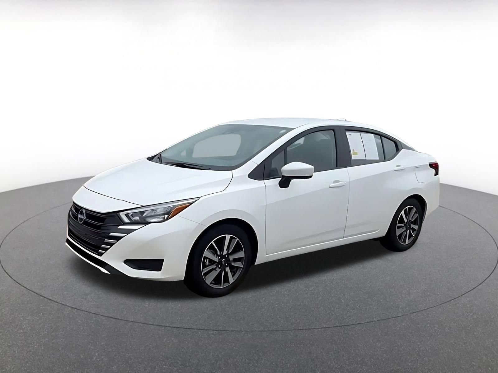 Used 2025 Nissan Versa SV image 8