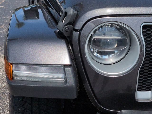 Used 2019 Jeep Wrangler Unlimited Sahara w/ Dual Top Group AWD/4WD image 10
