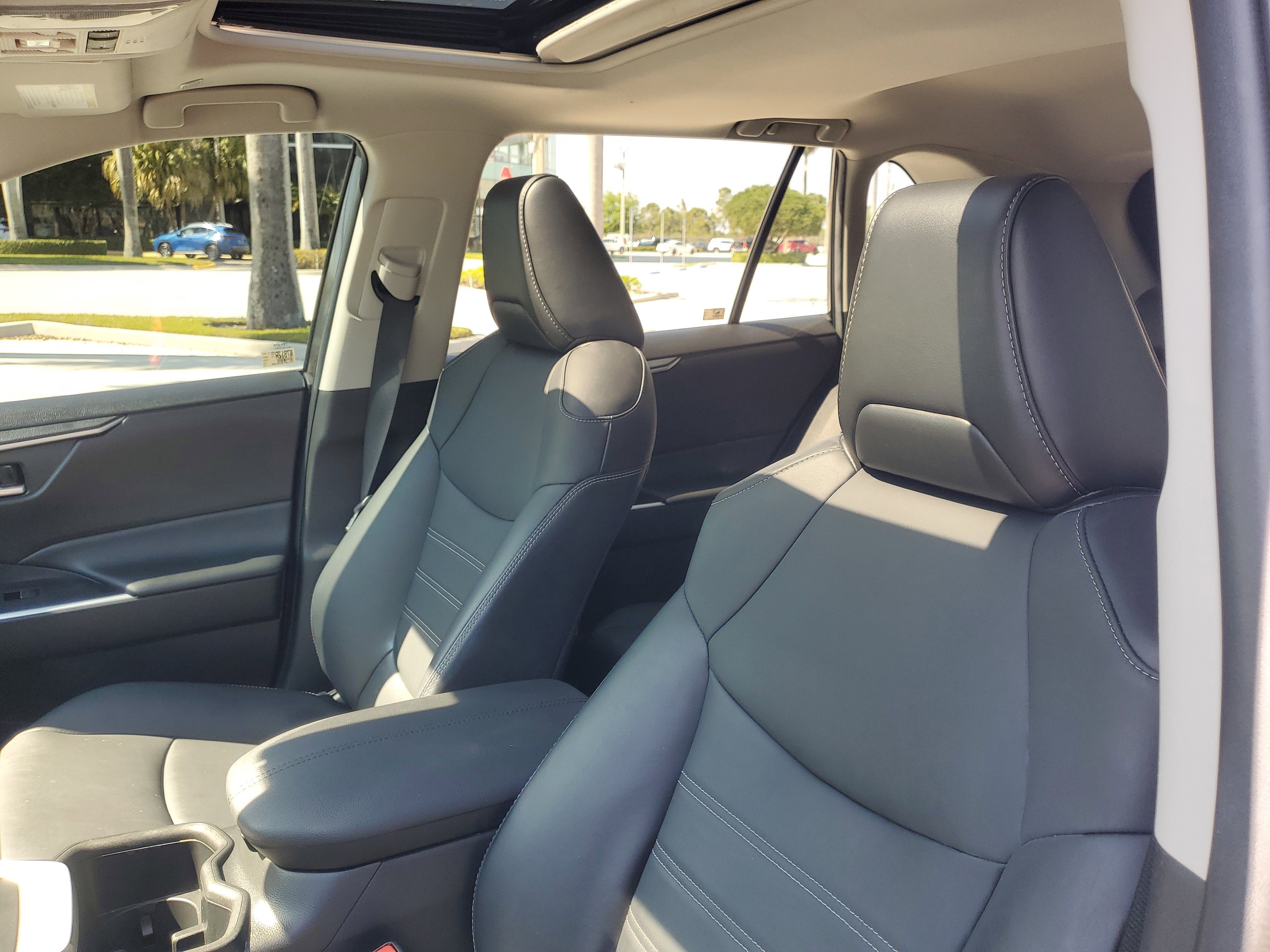 Used 2023 Toyota RAV4 XLE Premium image 21