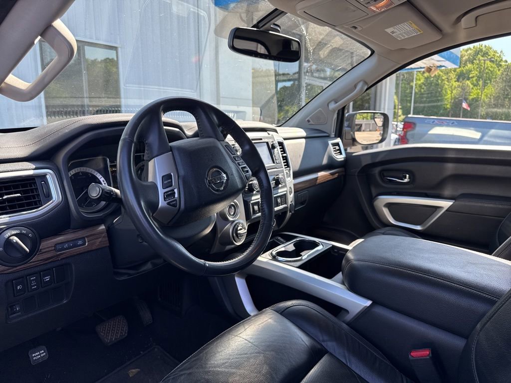 Used 2017 Nissan Titan SL AWD/4WD image 6