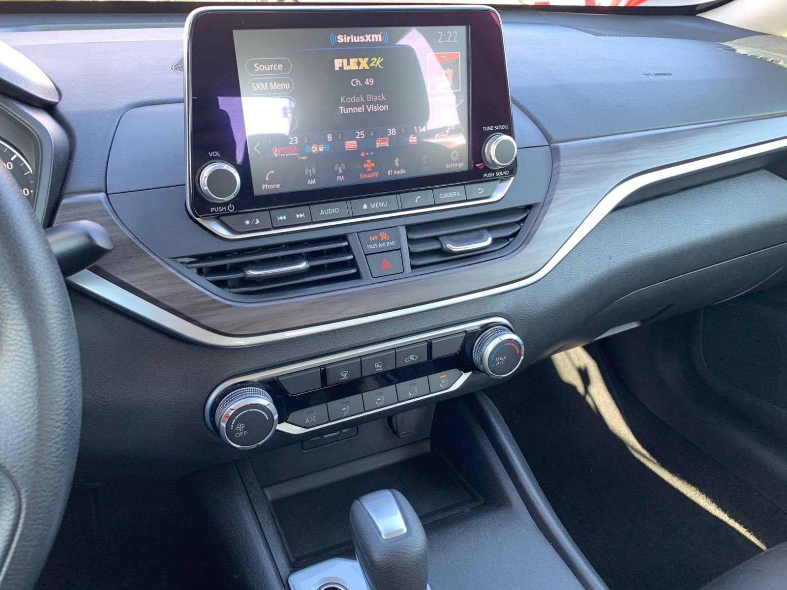 Used 2025 Nissan Altima 2.5 SV image 17