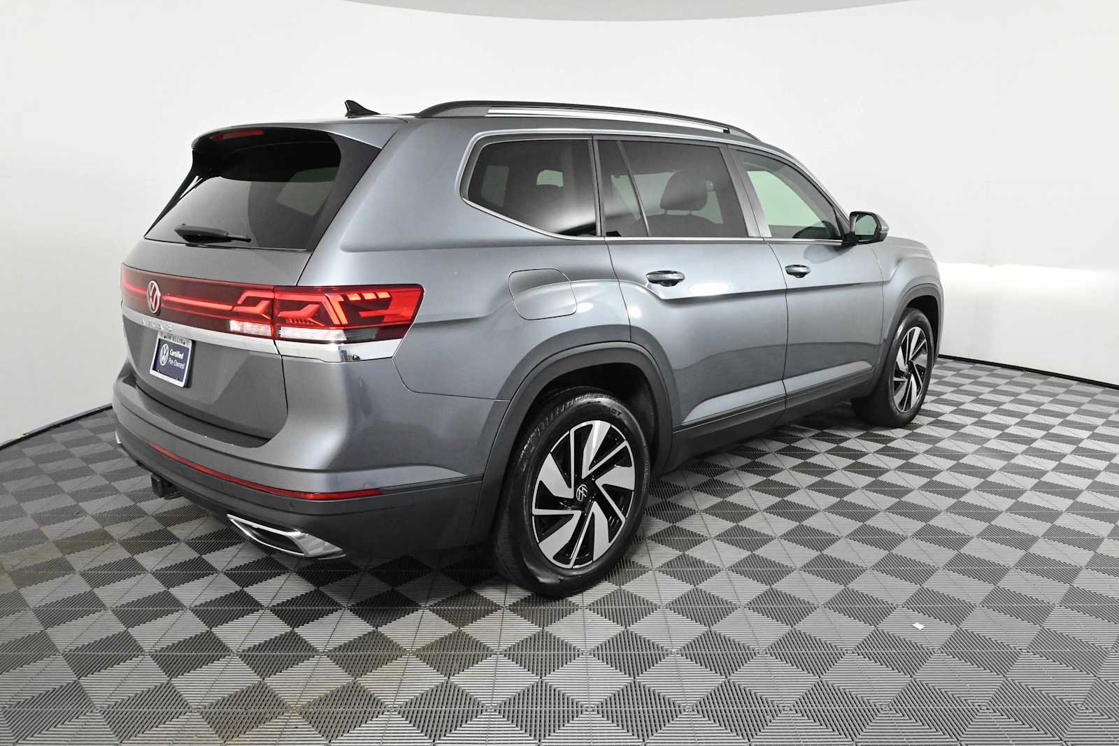 Certified 2024 Volkswagen Atlas SE FWD image 4