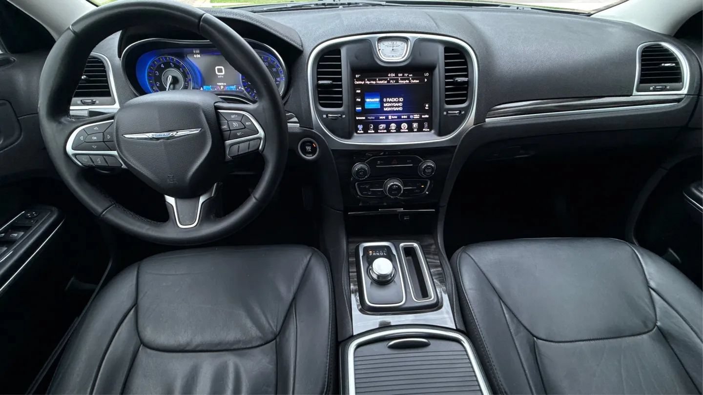 Used 2015 Chrysler 300 Limited RWD image 28