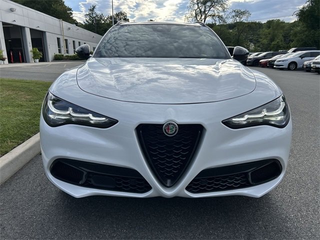 Used 2024 Alfa Romeo Stelvio Veloce image 3