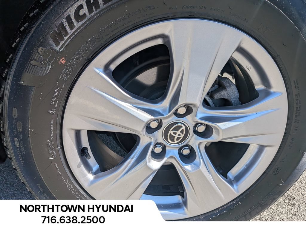 Used 2025 Toyota RAV4 XLE AWD/4WD image 40