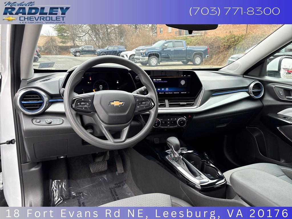 Used 2025 Chevrolet Trax LT image 14