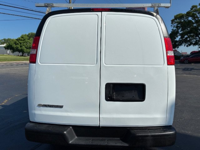 Used 2021 Chevrolet Express 3500 w/ Driver Convenience Package RWD image 8
