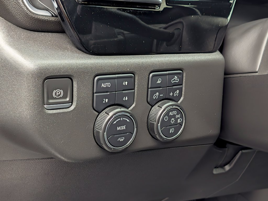 Used 2022 Chevrolet Silverado 1500 LT Trail Boss w/ LT Trail Boss Premium Package AWD/4WD image 17