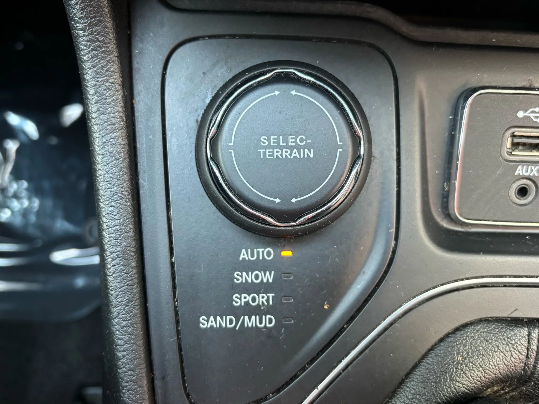 Used 2020 Jeep Cherokee Latitude Plus image 24