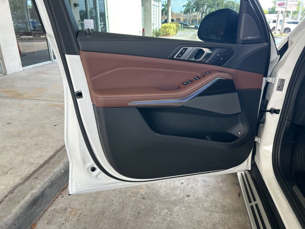Used 2025 BMW X5 xDrive50e image 49
