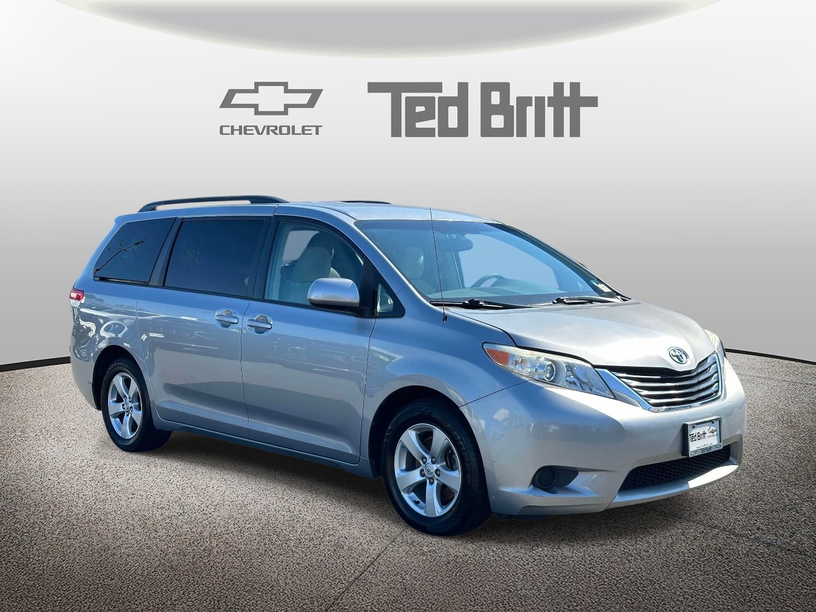 Used 2013 Toyota Sienna LE w/ Towing Pkg FWD image 3