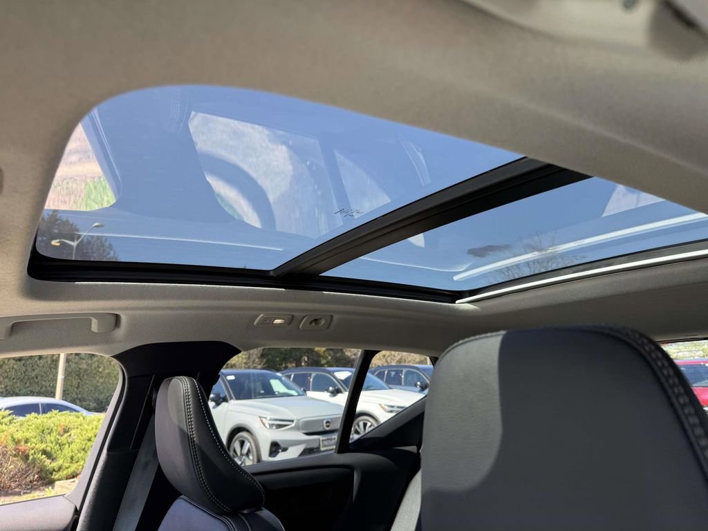 Used 2024 Volvo XC40 B5 Plus w/ Climate Package AWD/4WD image 21