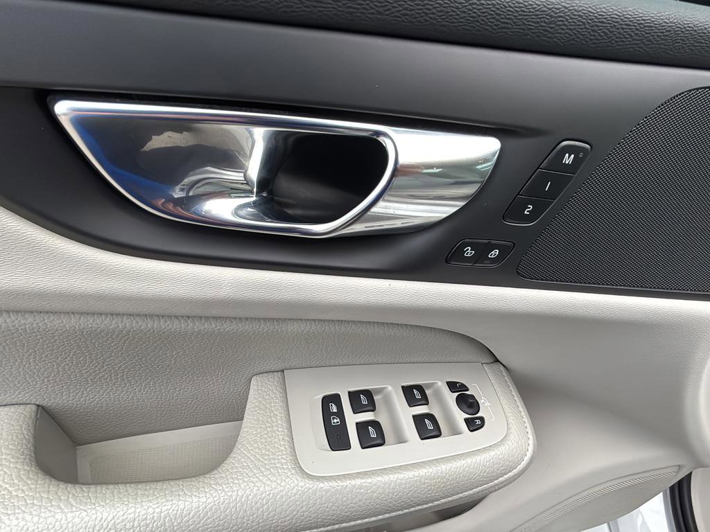 Used 2022 Volvo S60 T8 R-Design Expression w/ Premium Package image 17